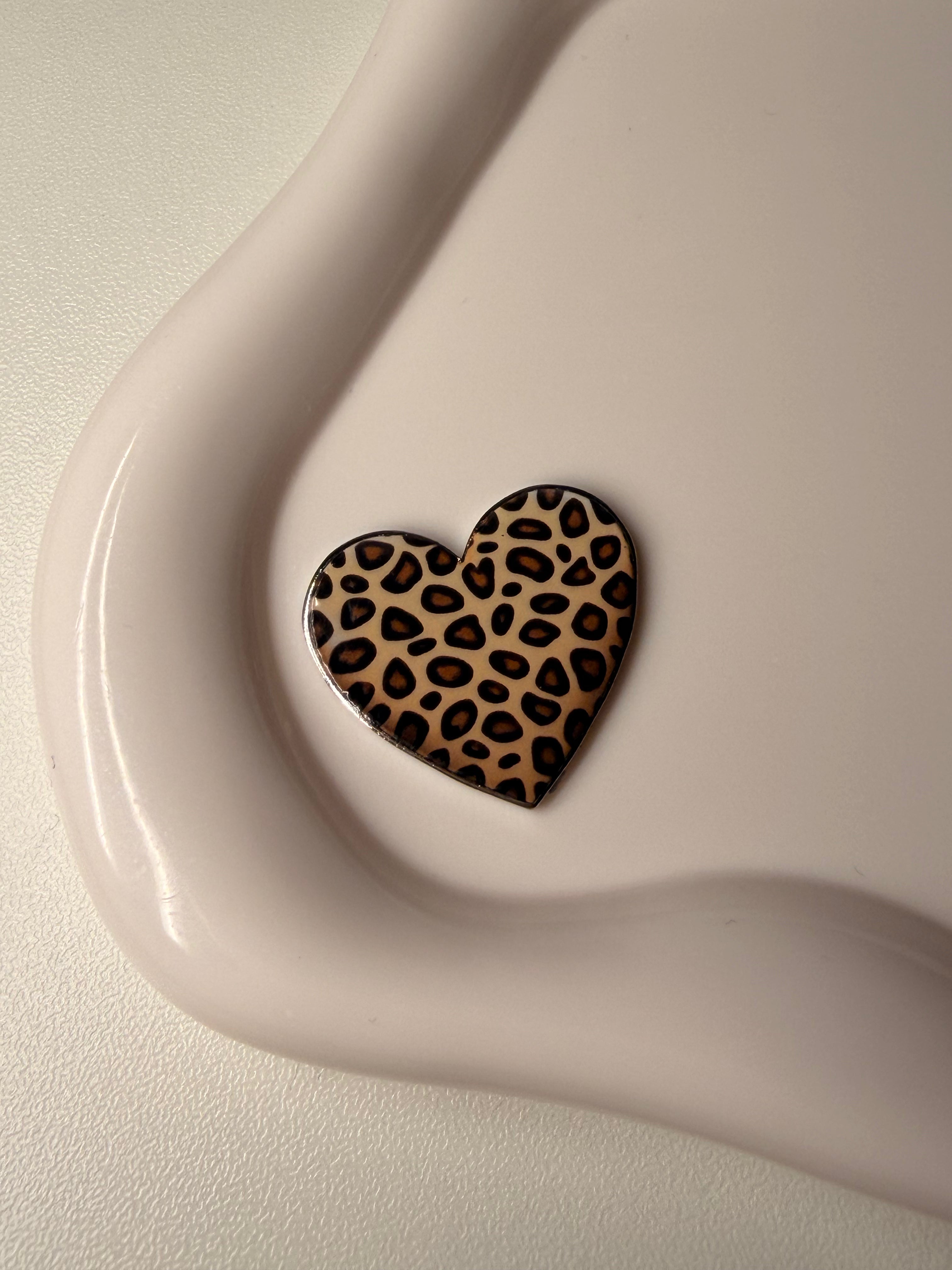 Leopard print heart 🐆 metal sticker
